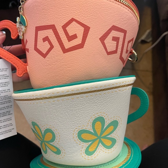 Disney parks Loungefly Alice in wonderland tea cups crossbody and cardholder - Picture 3 of 9